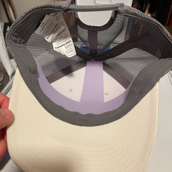 Columbia White & Gray Mesh SnapBack Hat W/ Mountain Patch. Unisex. One Size. NWT - Picture 6 of 6